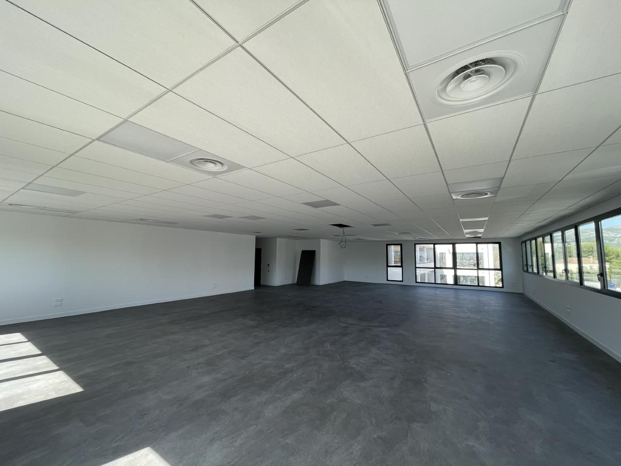 Bureau Aubagne 364m² Location bureau Aubagne Bouches-du-Rhône OLBUR2318207 1